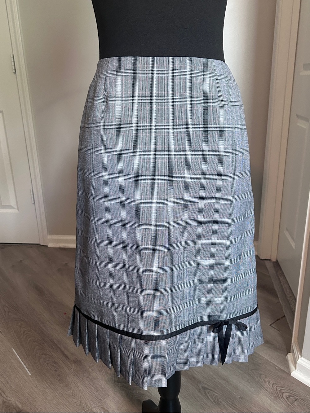 Gray Plaid Pleated Midi Skirt with Ribbon Trim Size 8P